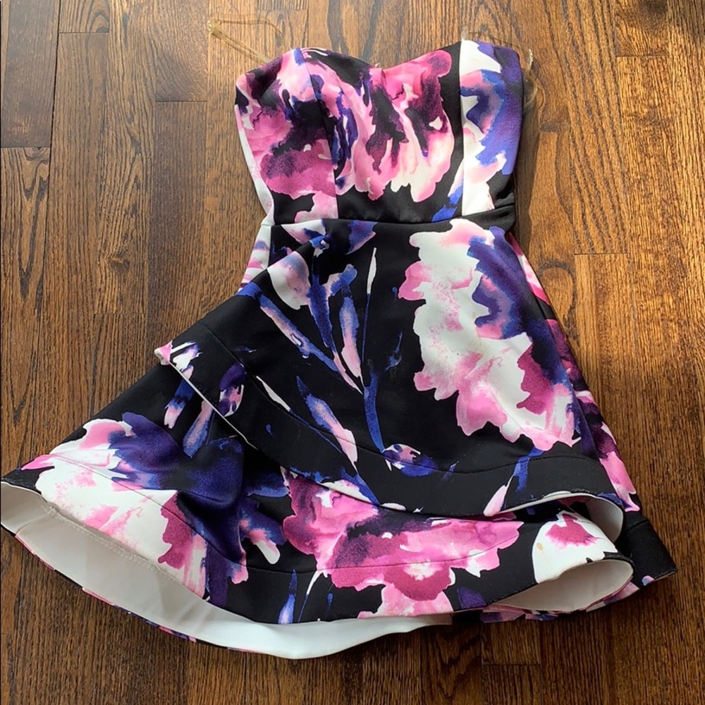 Floral Strapless Dress: 💐